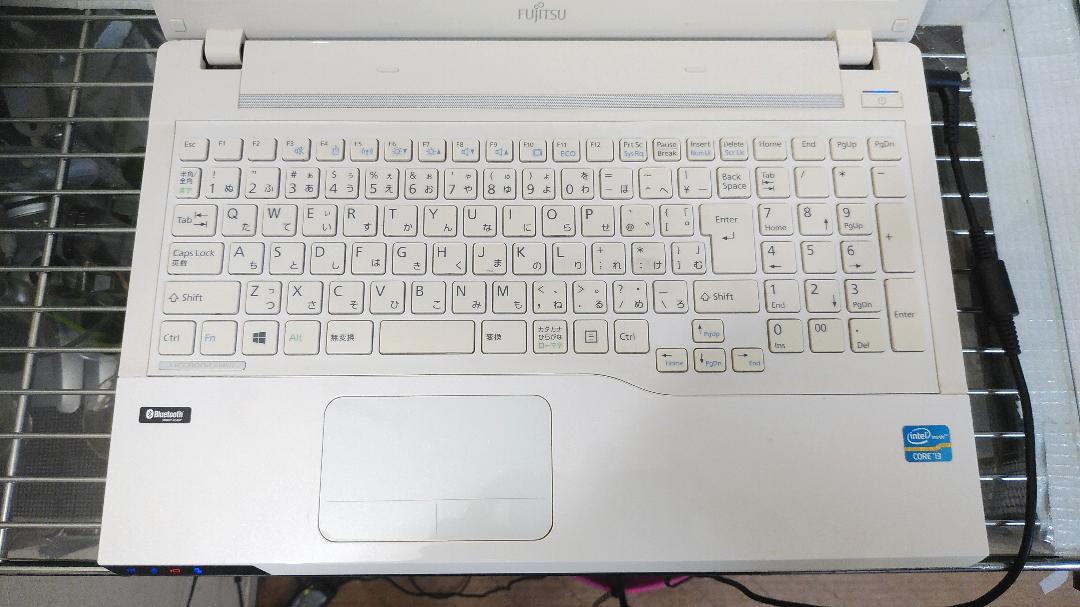 Fujitsu LIFEBOOK AH45/J ノートPC