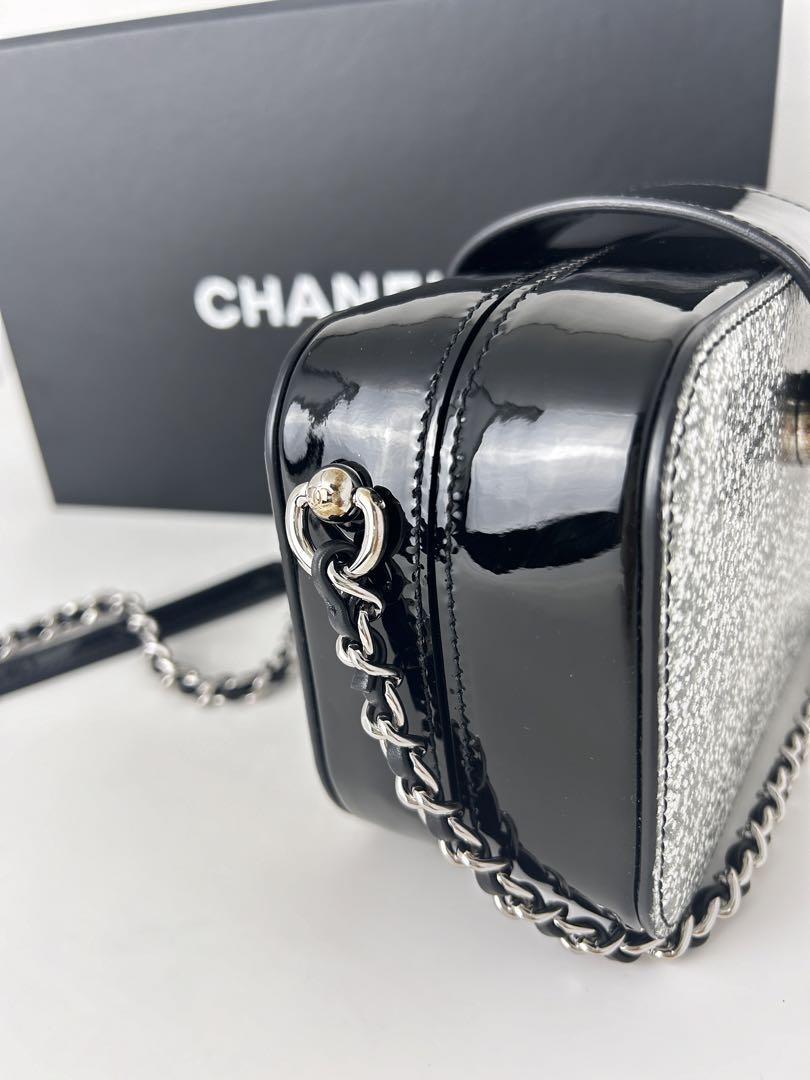 シャネル CHANELメタリックチェーンショルダー 24番台 ショルダーバッグ
