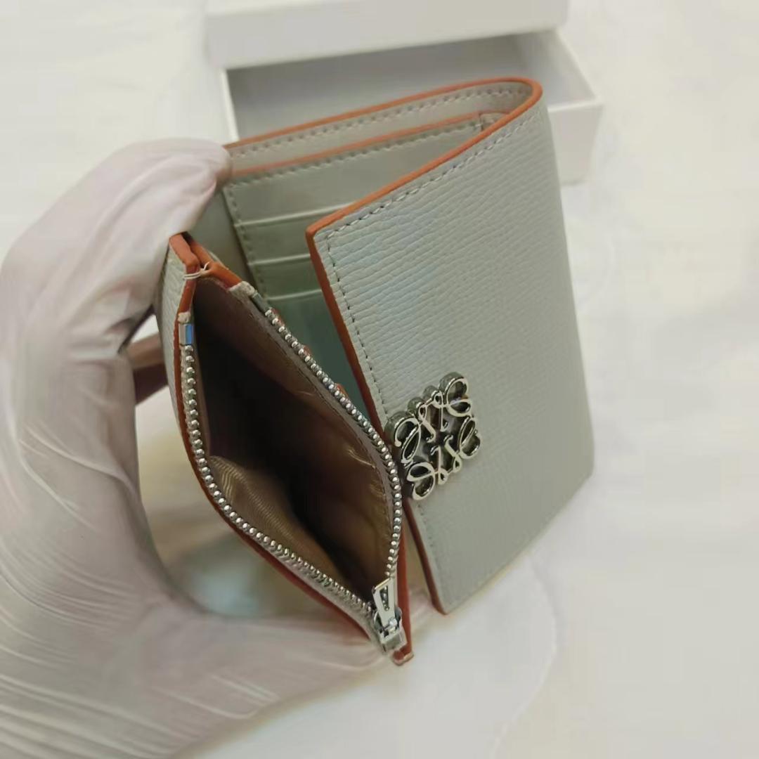 グレー 三つ折り財布 テクスチャー仕上げ