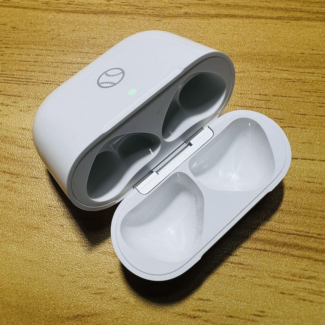 大人気新品  AirPods 第4世代 充電ケースのみ ノイキャン付 A3059 - メルカリ イヤホン