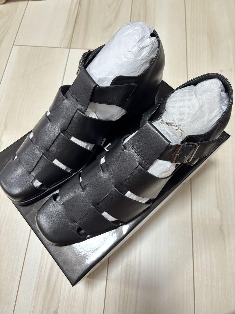 callneブラックレザーサンダル ストラップ付き