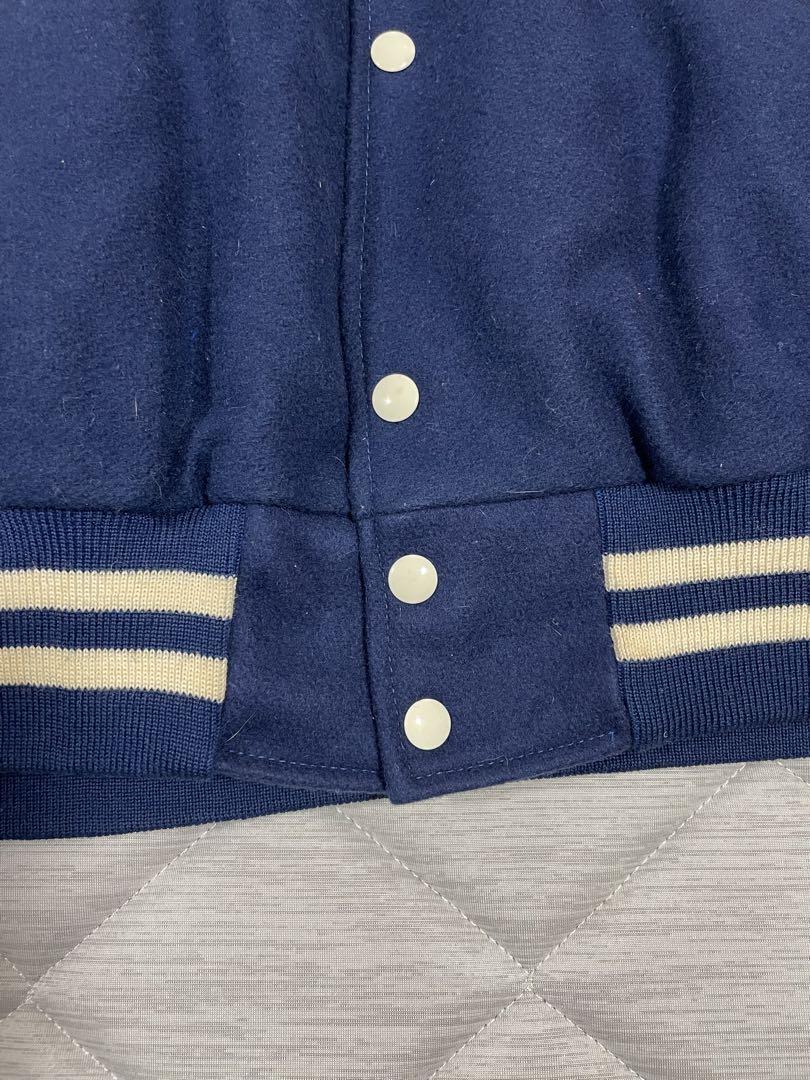 ネイビーとホワイト スタジャン W刺繍
