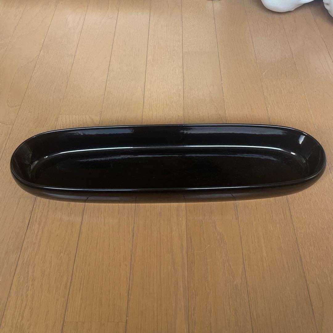 黒の楕円形花器 陶器製