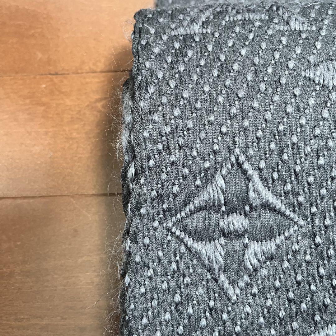 LOUIS VUITTON ロゴマフラー グレー LOUIS VUITTON】ルイ・ヴィトン エシャルプ・ロゴマニア