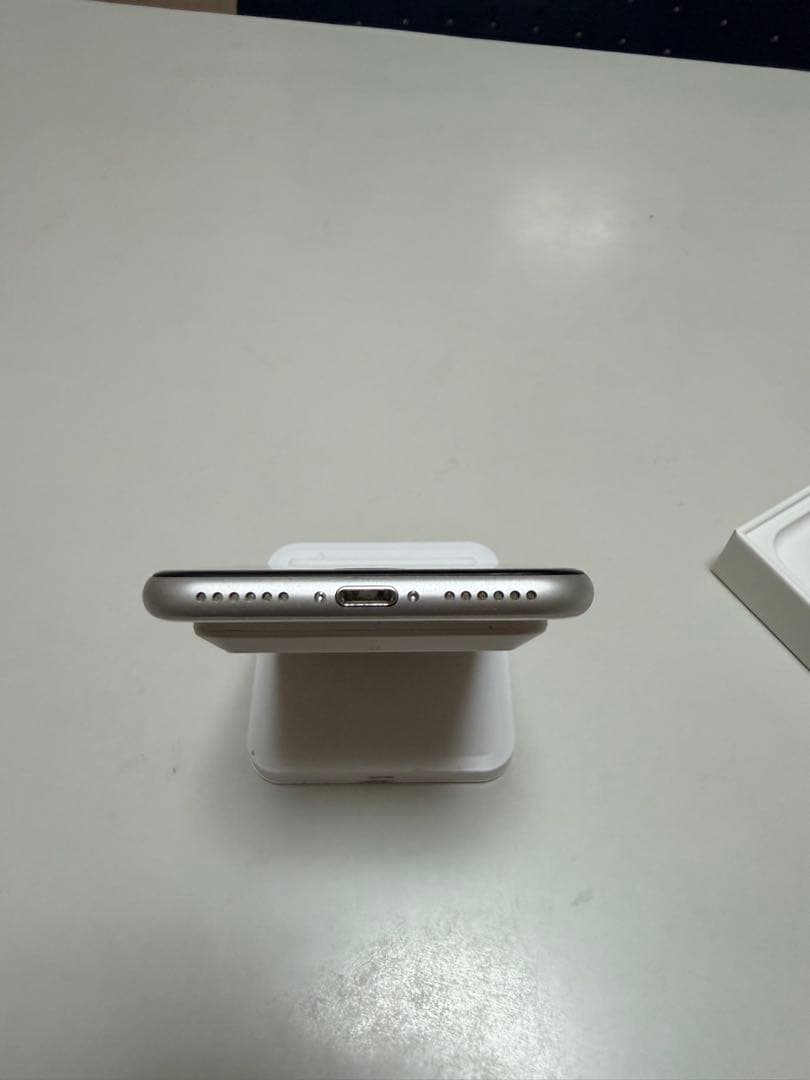 Apple iPhone SE2 64GB ホワイト Apple iPhone SE2 64GB ホワイト