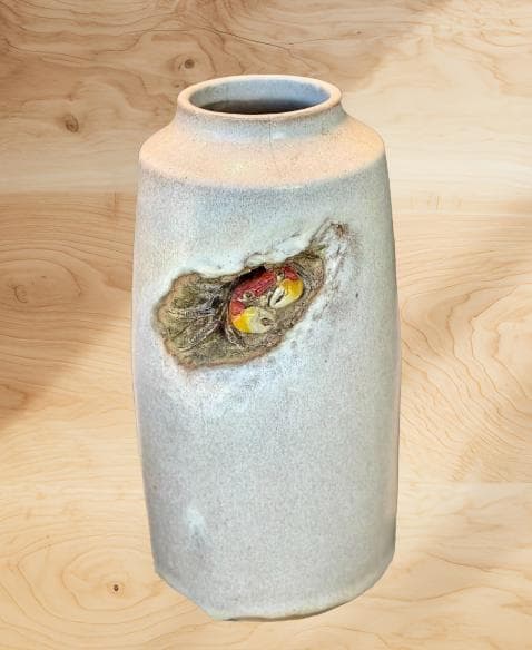 穴あきデザインのグレー陶器花瓶