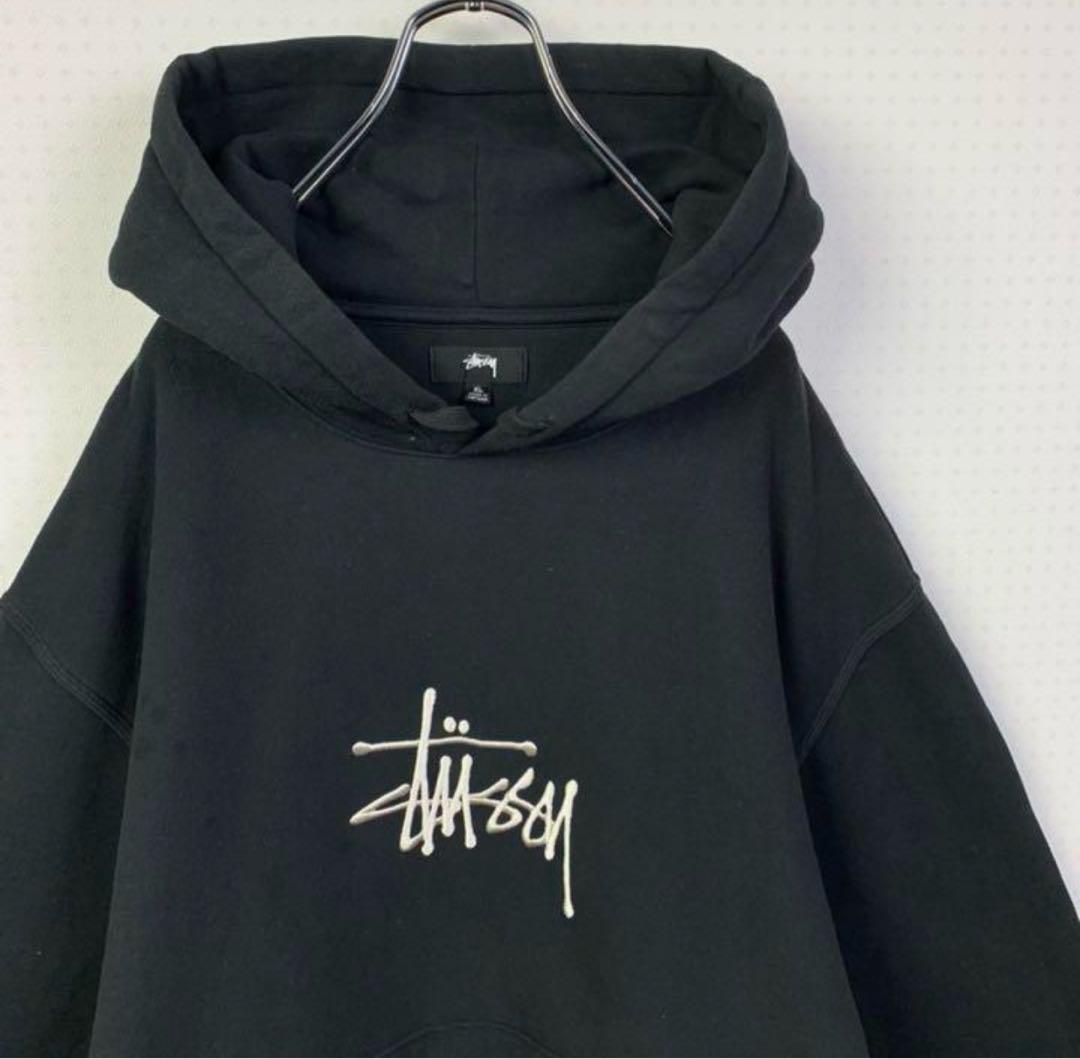 大人気 STUSSY スウェットパーカー XL ブラック センター刺繍