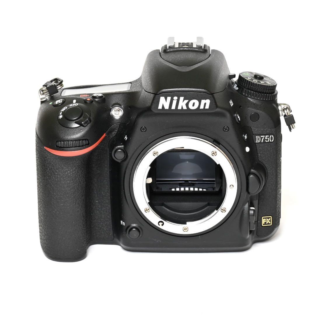 ショット数わずか「4571回」！！Nikon D750トリプルレンズセット