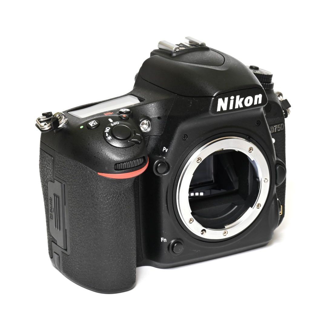 ショット数わずか「4571回」！！Nikon D750トリプルレンズセット