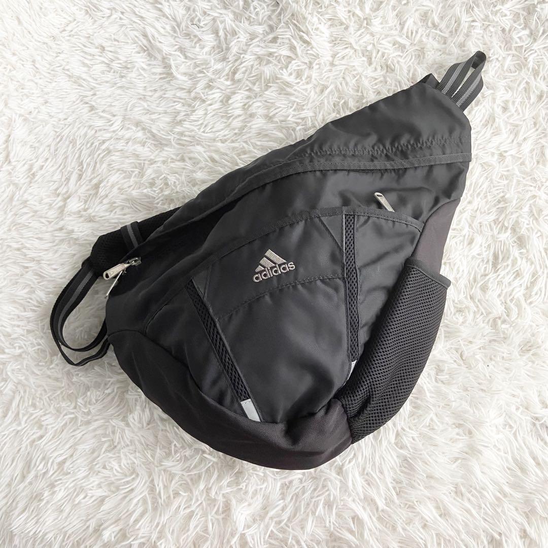 adidas アディダス　スリングバッグ　ボディバッグ　黒　ナイロン　Y2K 希少✨アディダス ボディバッグ スリングバッグ 大容量 '00 y2k