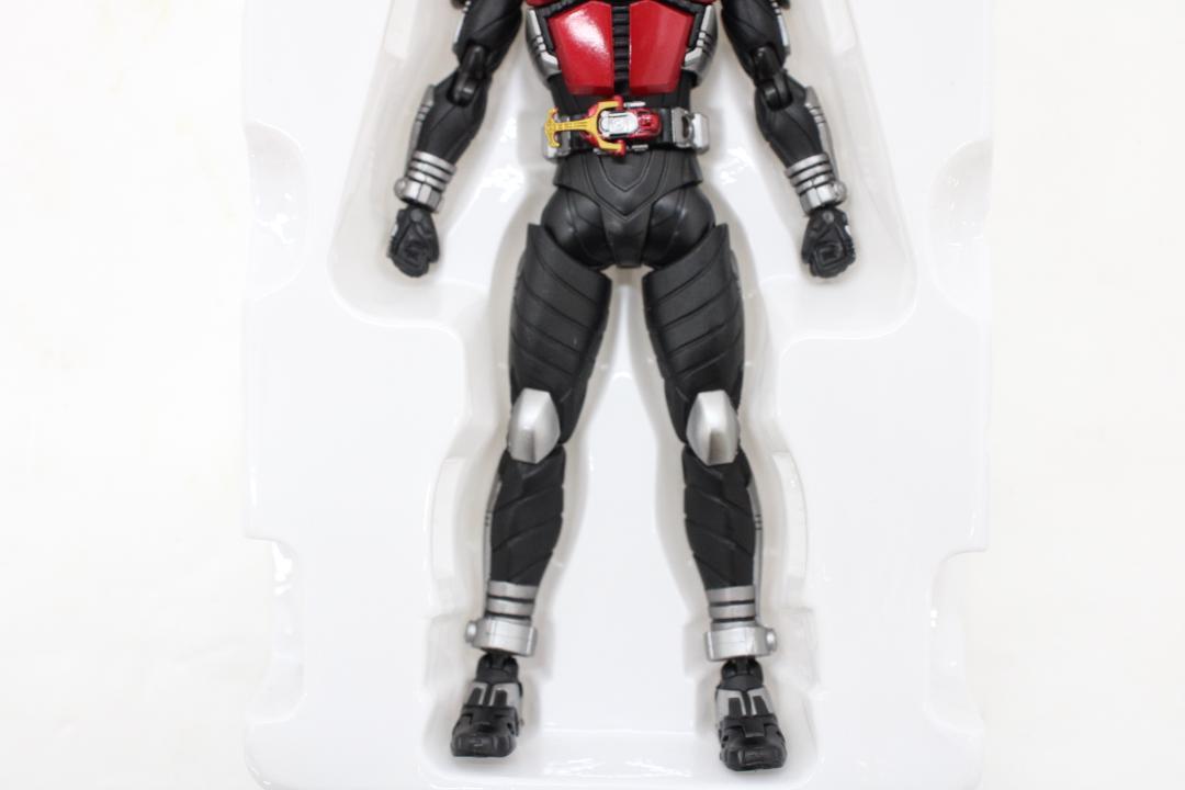 S.H.F真骨彫 仮面ライダーカブト ライダーフォーム 30-EY0117-24