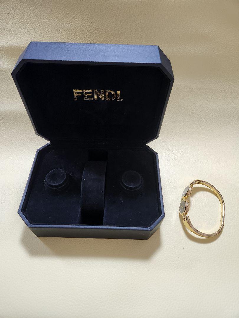 中古 フェンディ FENDI 620Lバングルウォッチ古代コイン文字盤 動作不良