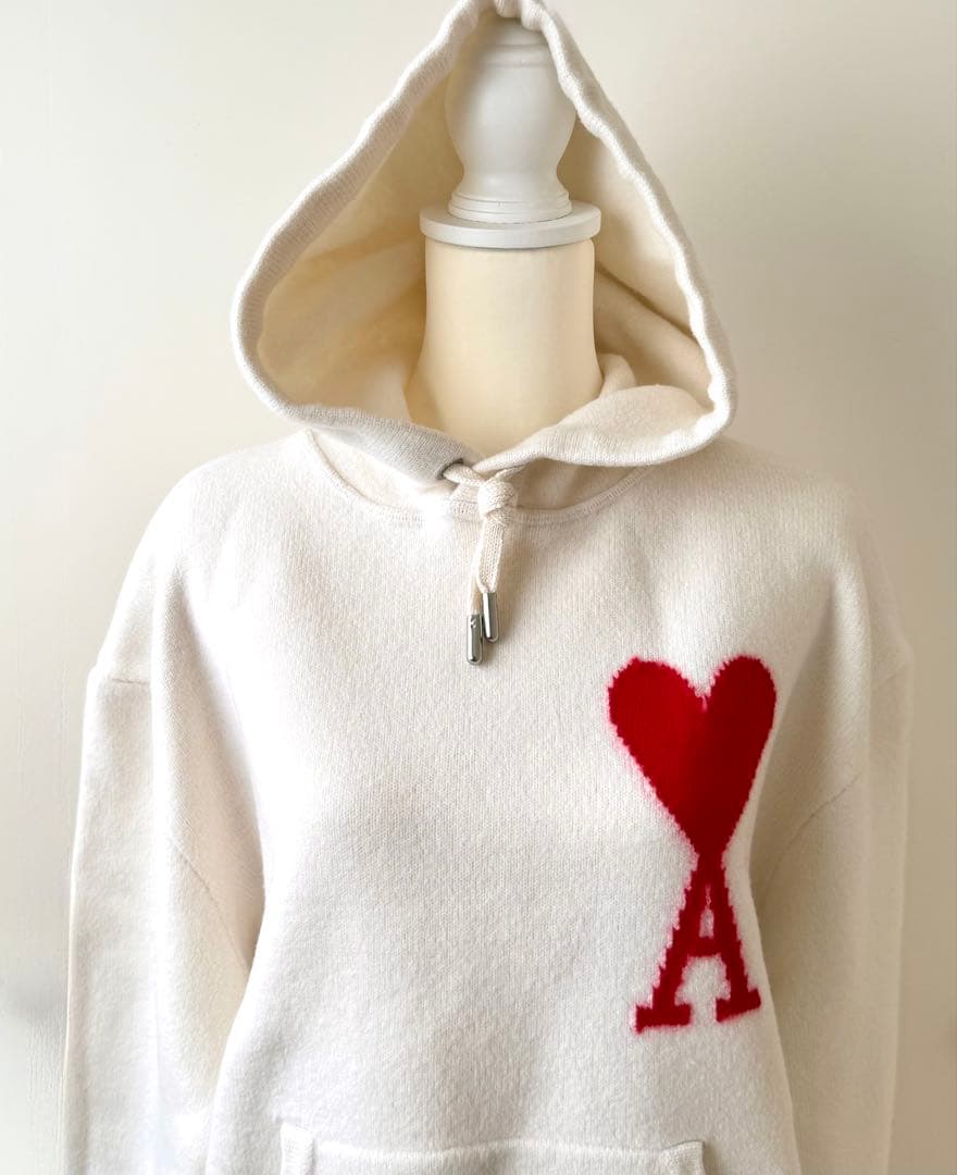 新品未使用　アミ・パリスAMI PARIS ホワイト赤ハート　厚手ニットパーカー