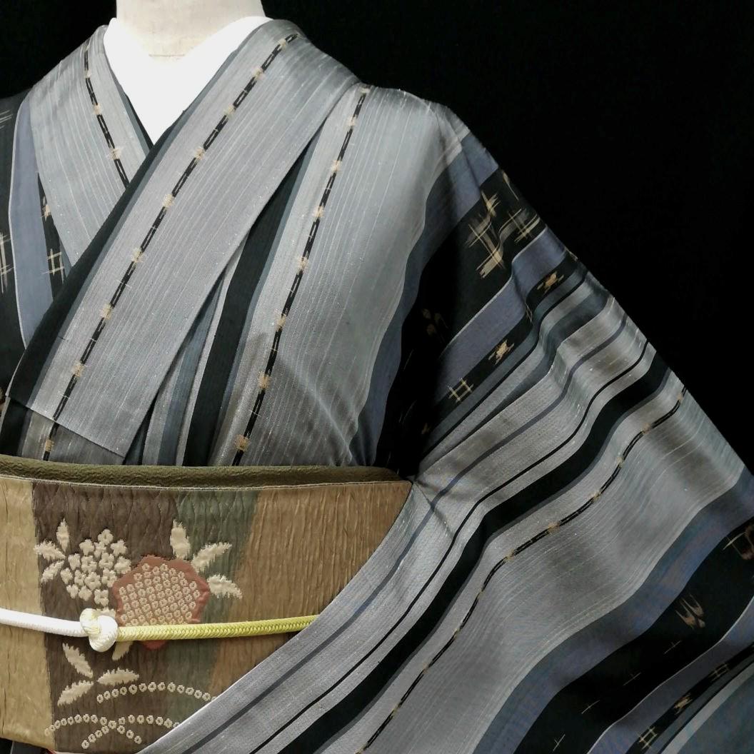 紬(袷) (縦縞にツバメ文様 消し炭色系×鼠色系×黒系) 紬(袷) (縦縞にツバメ文様 消し炭色系×鼠色系×黒系)