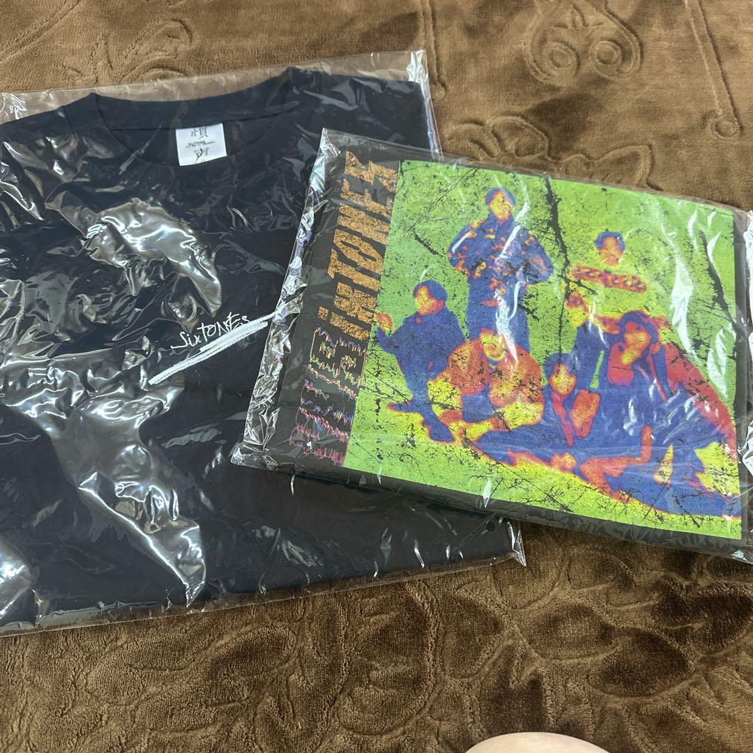 ブラックTシャツ 未使用SixTONESツアーTシャツ 慣性の法則、VVS