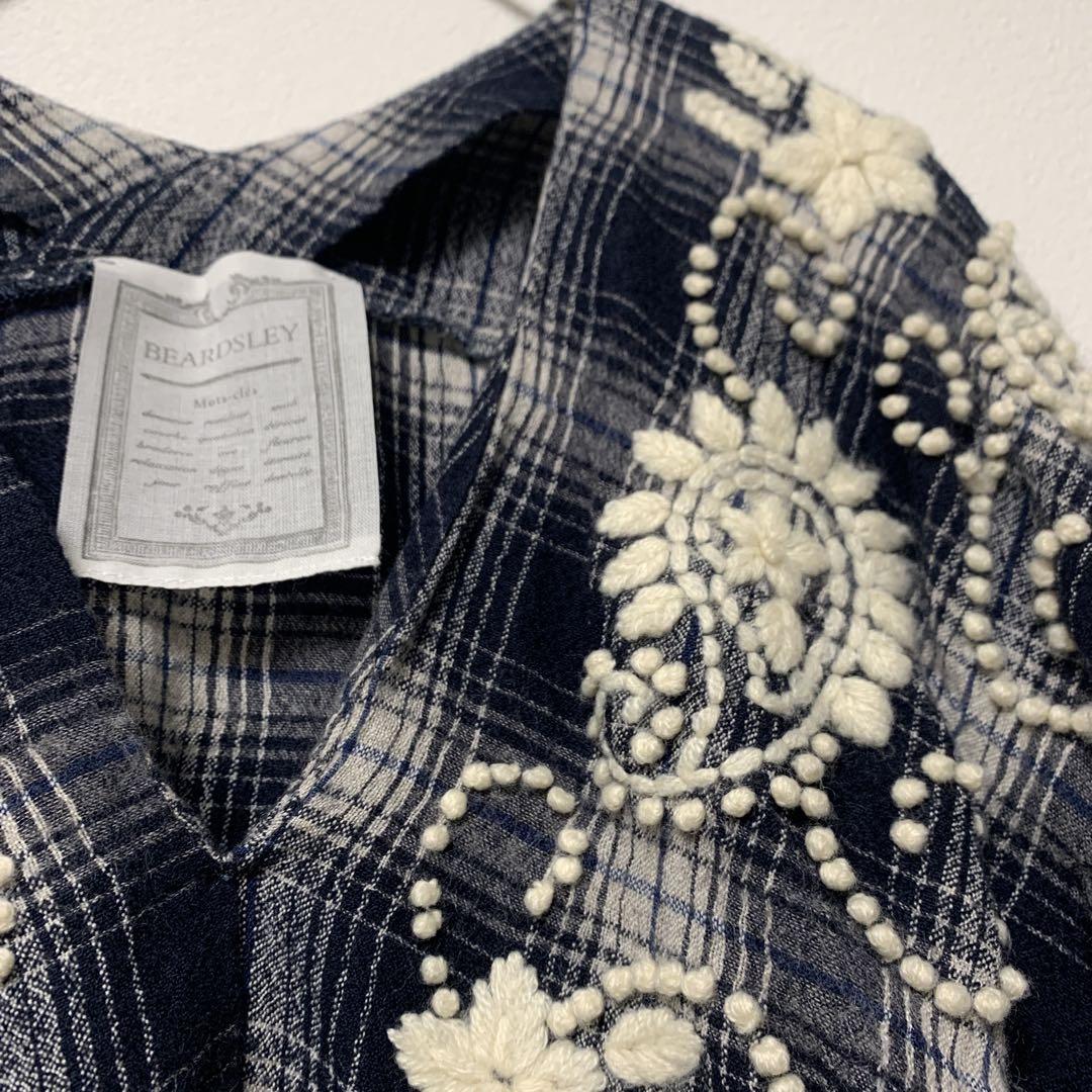 BEARDSLEY ウールチェックハンド刺繍ブラウス