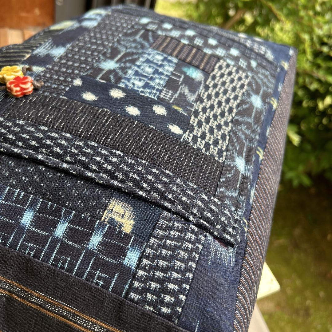 絣のパッチワーク大きながま口丸ショルダー (*´꒳`*)ショルダー紐とチャーム付