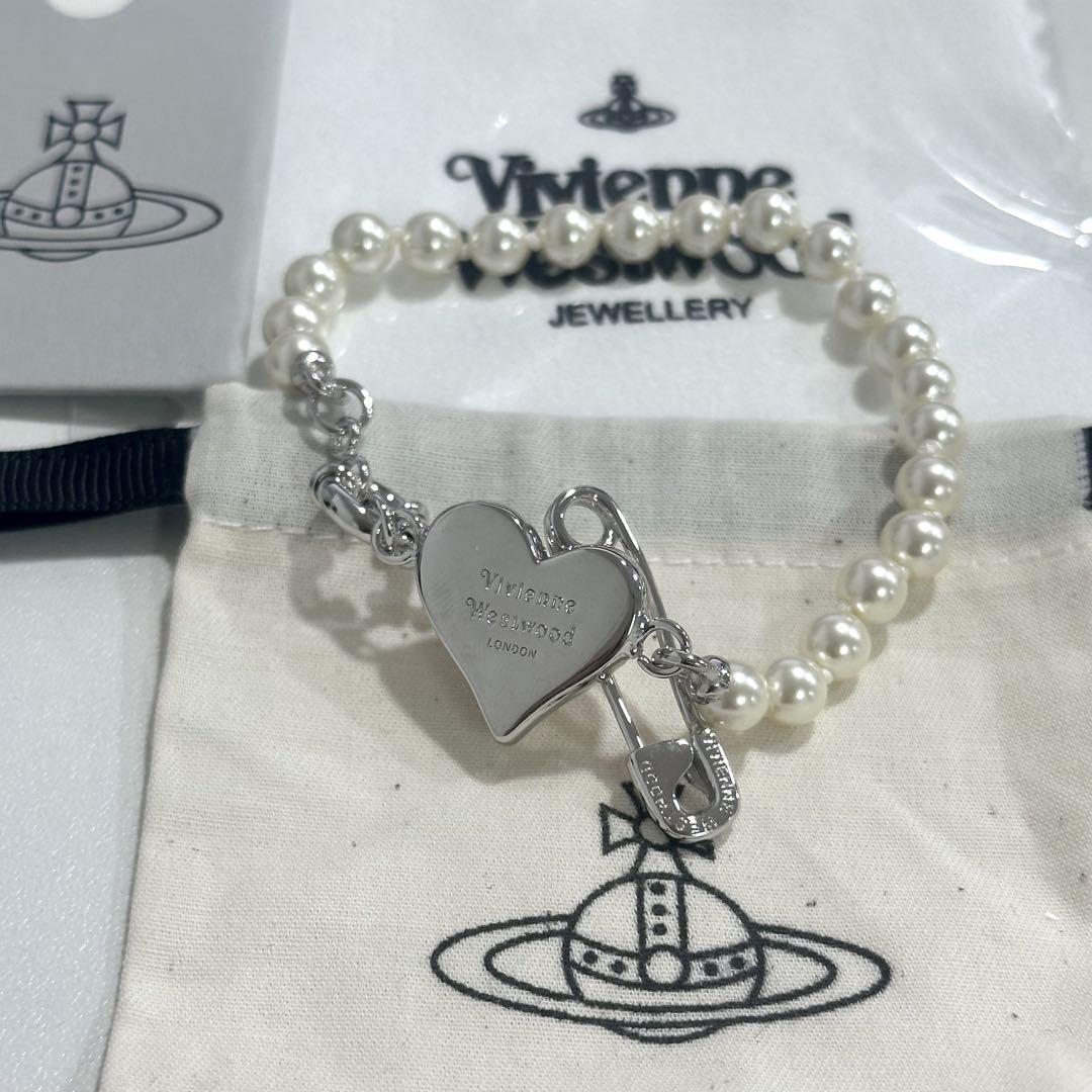 関税.送料込Vivienne Westwood Oriettaハートパールブレスレット Amazon.co.jp: [ヴィヴィアンウエストウッド] パール
