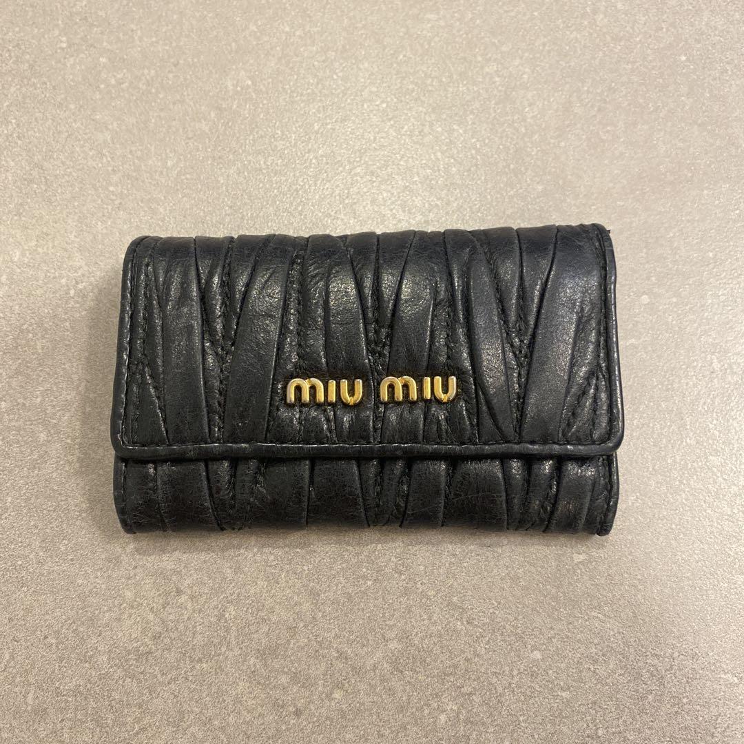 MIU MIU レザーキーケース 黒 MIU MIU ブラック レザー キーケース - メルカリ