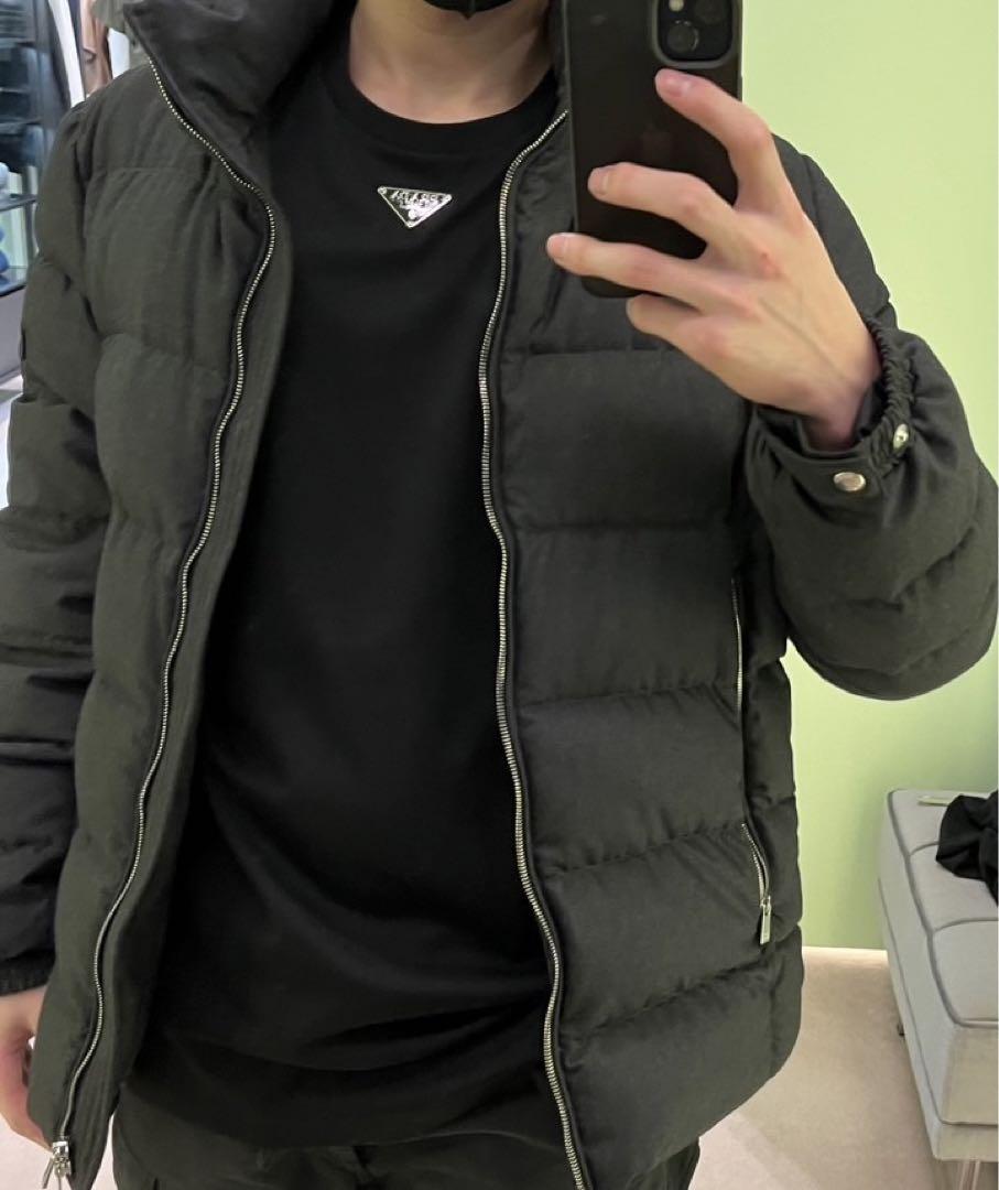 PRADA ロゴTシャツ