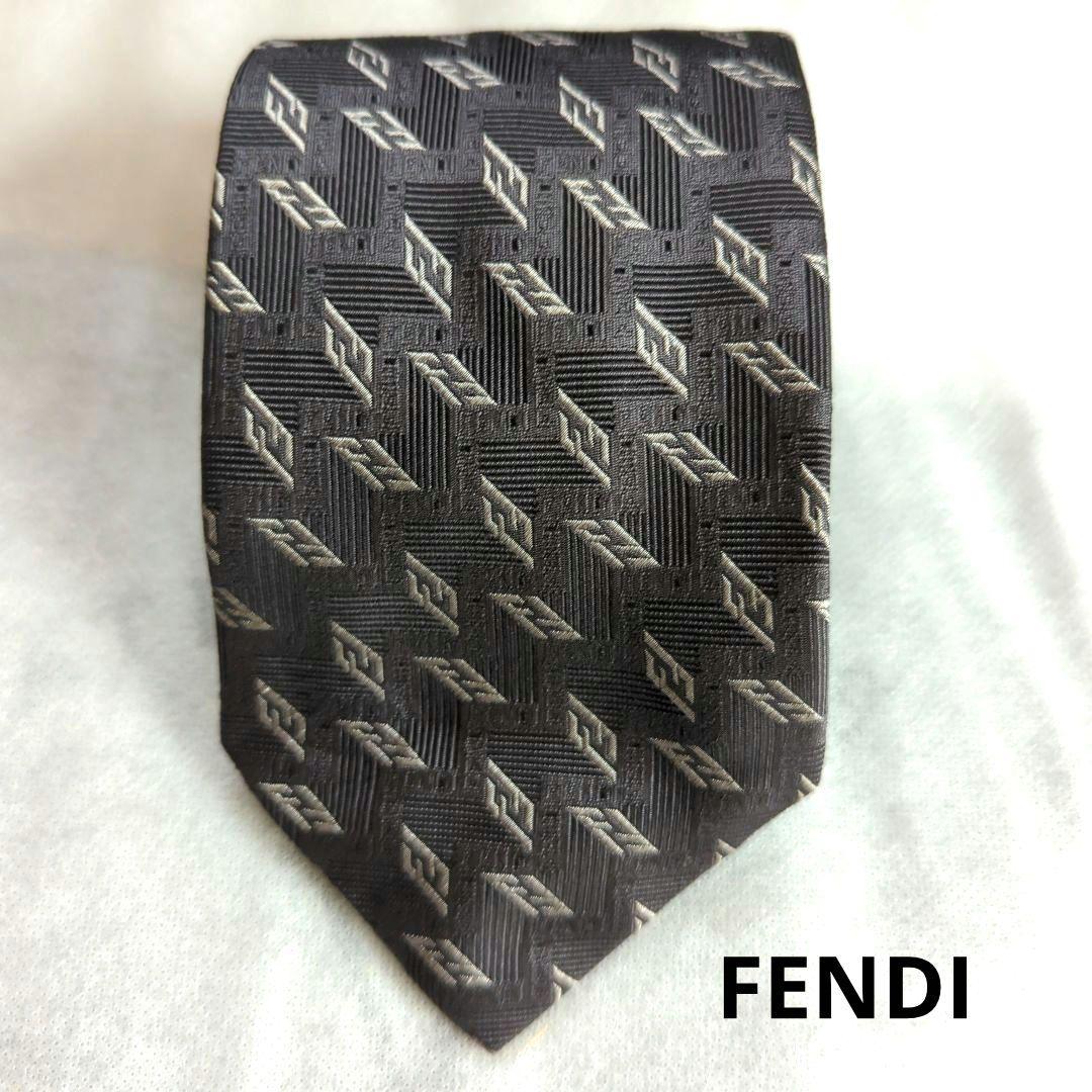 【税込】 FENDI 幾何学模様 ネクタイ グレー系 - メルカリ 小物