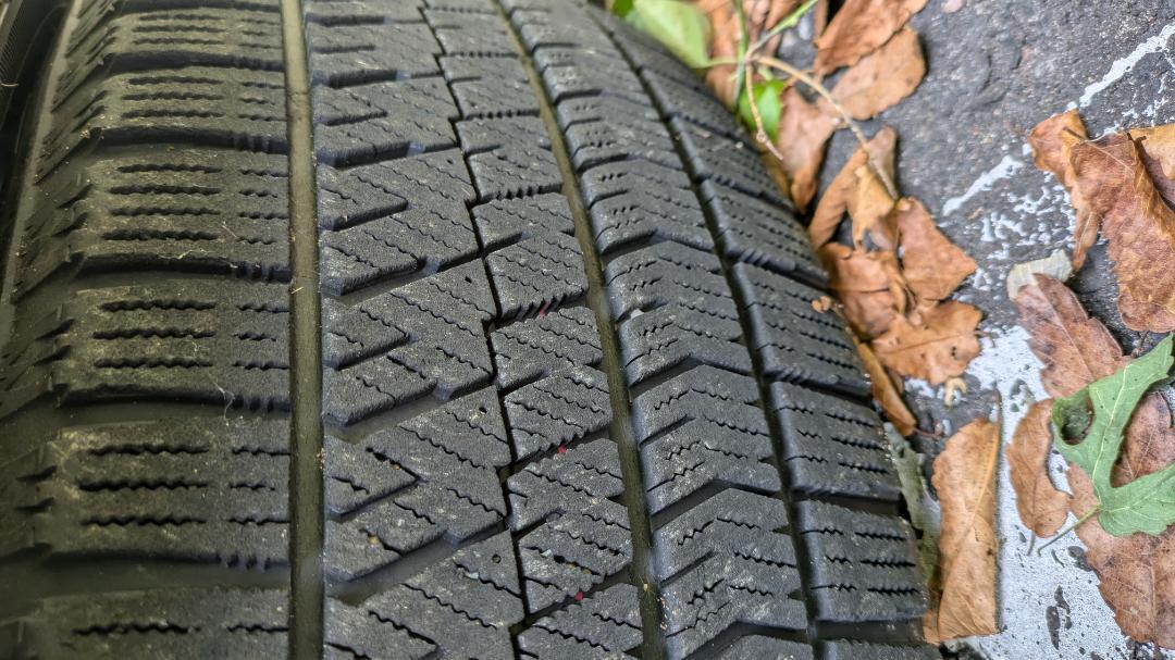 タイヤ・ホイール 16x6.5J BALMINUM BLIZZAK VRX2 215/60R16