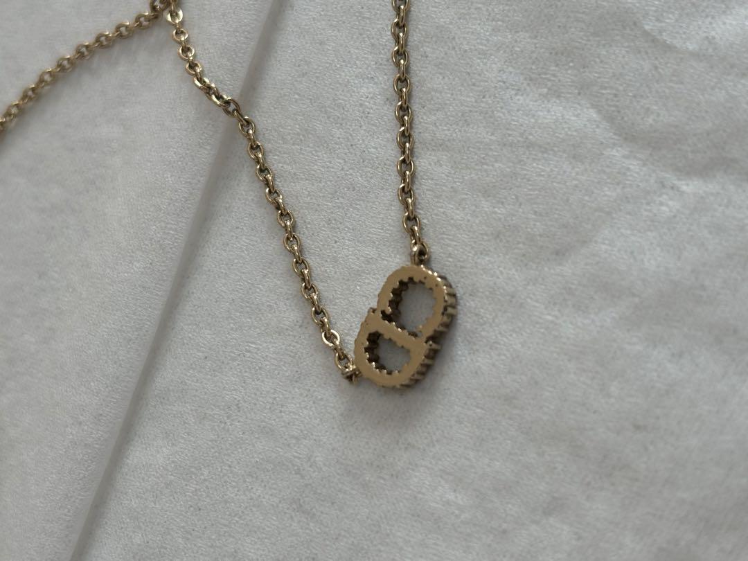 Dior ロゴネックレス