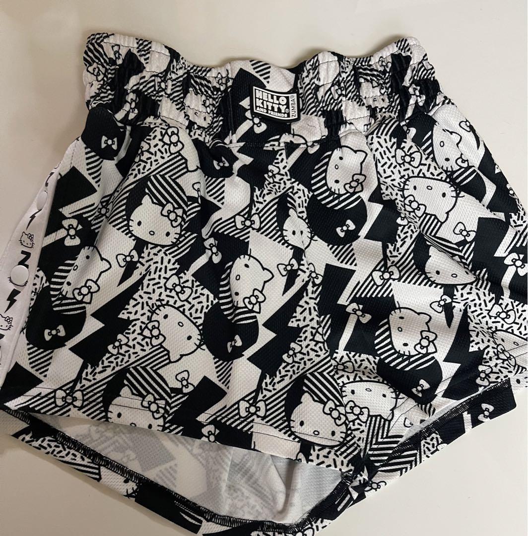 正規品★USED! Zumba ×HELLO KITTY白黒柄上下セットS