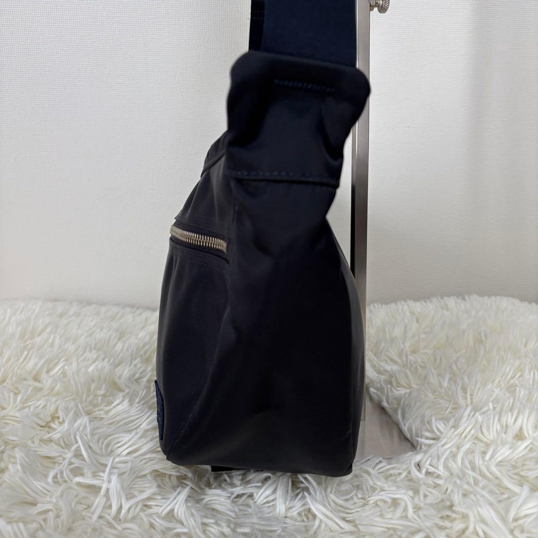 【美品】PORTER Lift ショルダーバッグ ハーフムーン ネイビー 【美品】PORTER Lift ショルダーバッグ ハーフムーン ネイビー