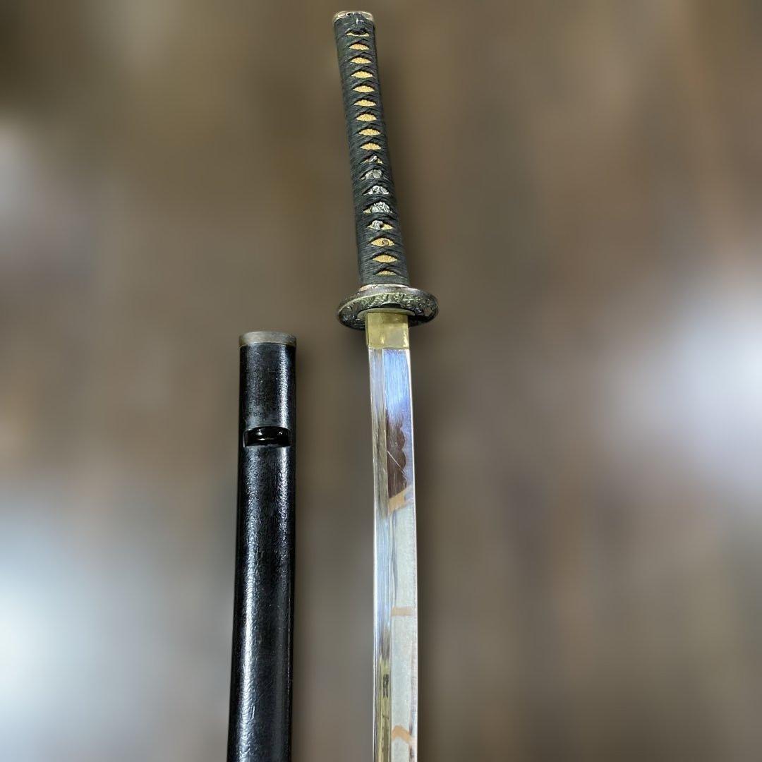 模造大刀(下緒無し) 濃緑柄 白波透し鍔 金口金尻黒呂鞘 - メルカリ