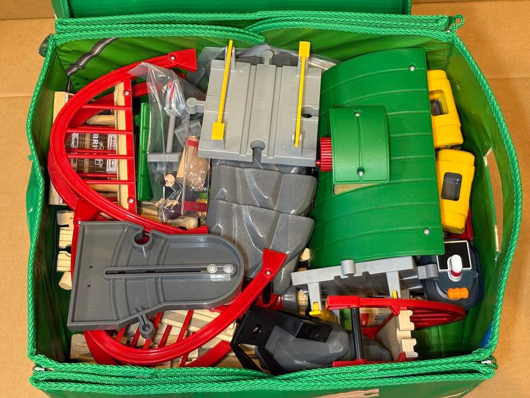 BRIO Deluxe Railway Set 33052 BRIO Deluxe Railway Set 33052