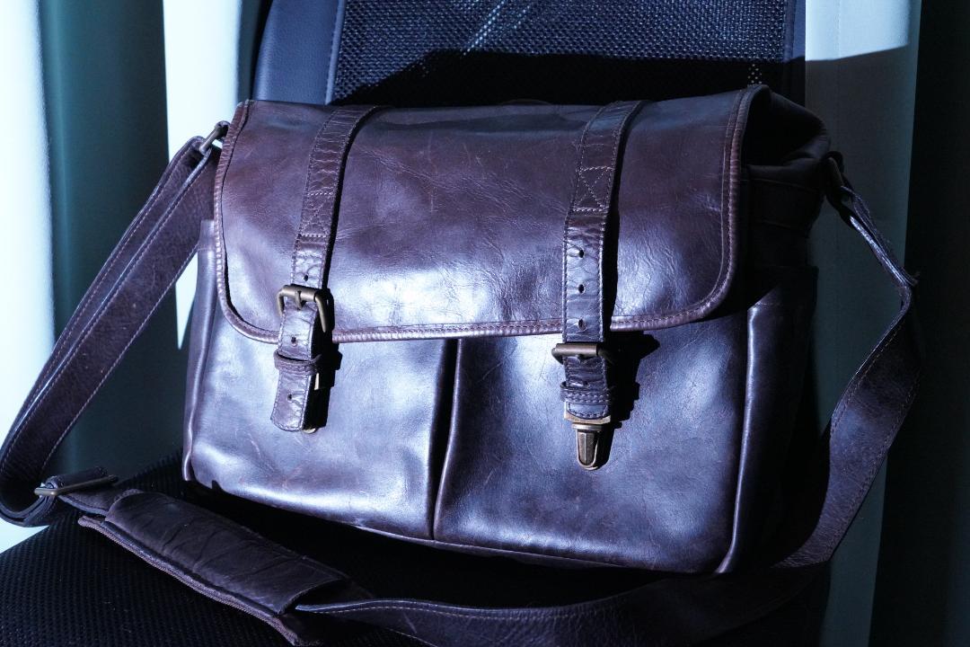 ONA カメラバッグ THE LEATHER BRIXTON ONA013LDB