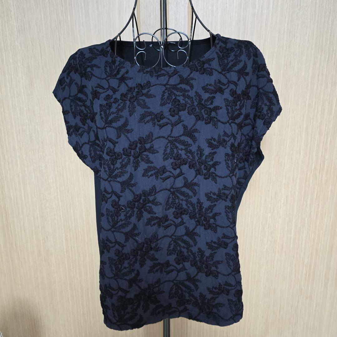 タグ付き　新品　ビアズリー　フロント刺繍ニット　フレンチスリーブ　刺繍　23年 BEARDSLEY】 フロント刺繍ニット （フレンチスリーブ） ホワイト