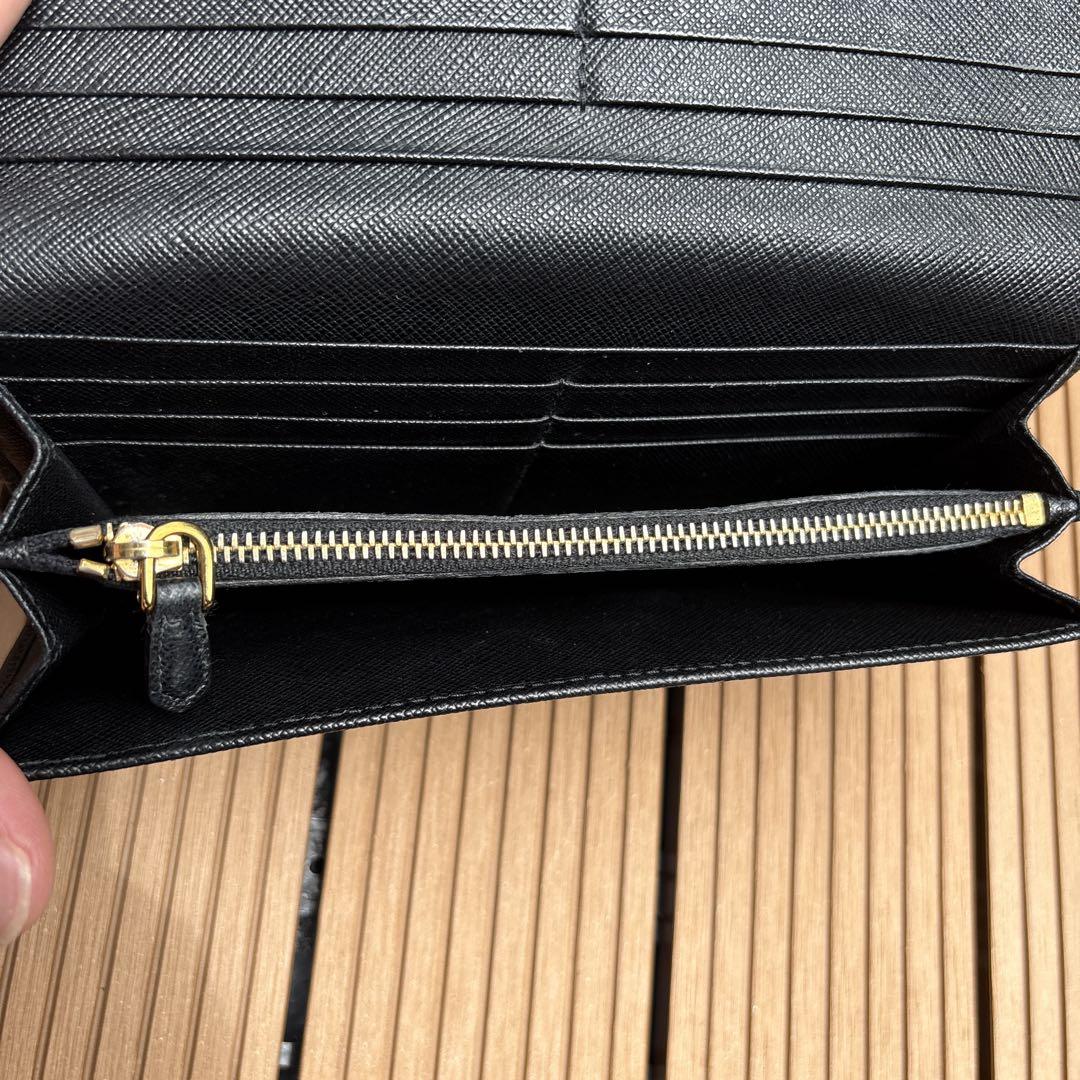 プラダ　長財布　サフィアーノレザー