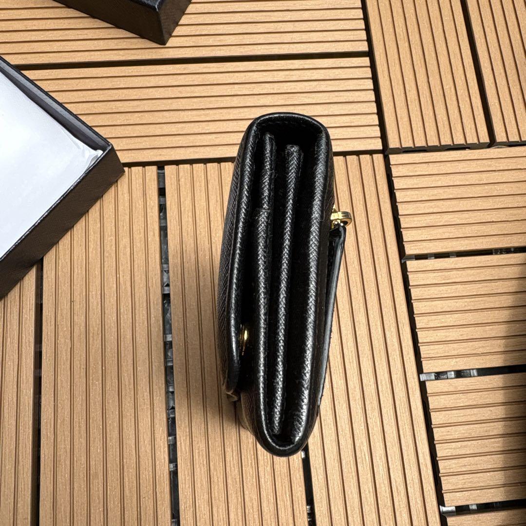 プラダ　長財布　サフィアーノレザー
