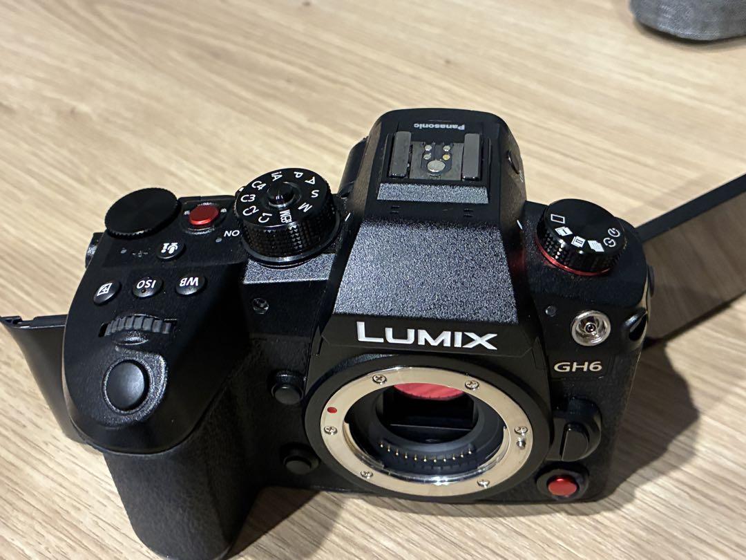 値下げLUMIX GH6 ミラーレス一眼 予備バッテリー4個 フルケージ付 美品