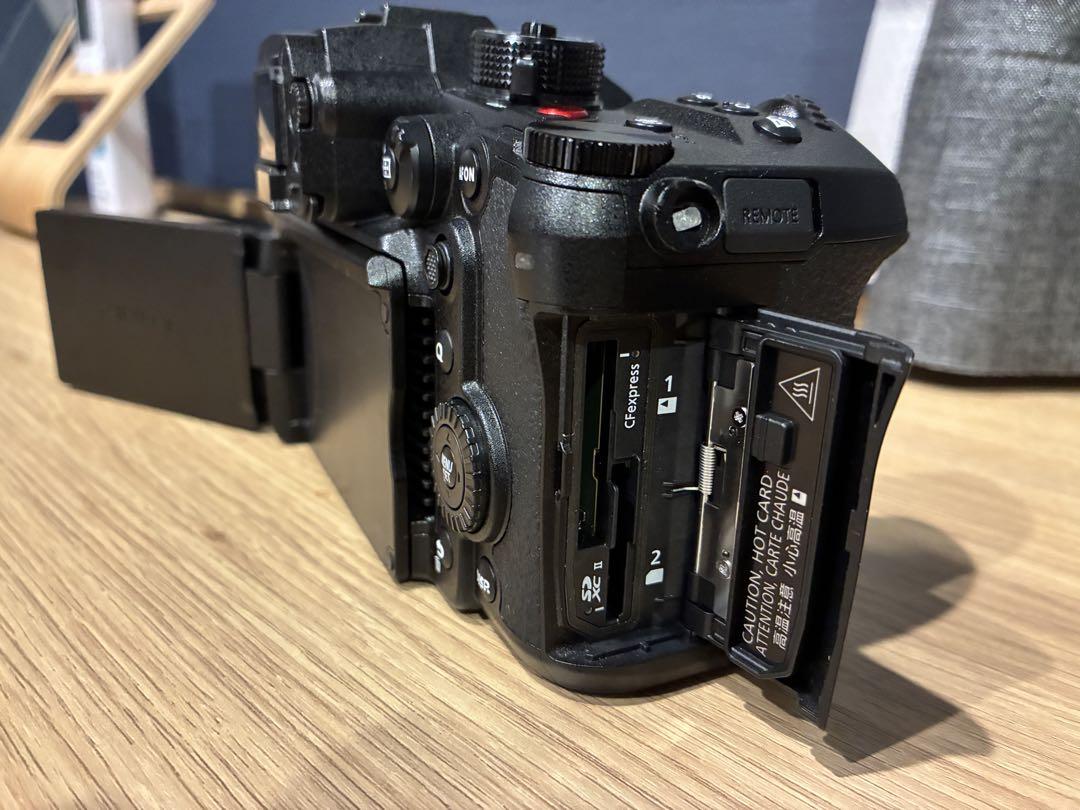 値下げLUMIX GH6 ミラーレス一眼 予備バッテリー4個 フルケージ付 美品