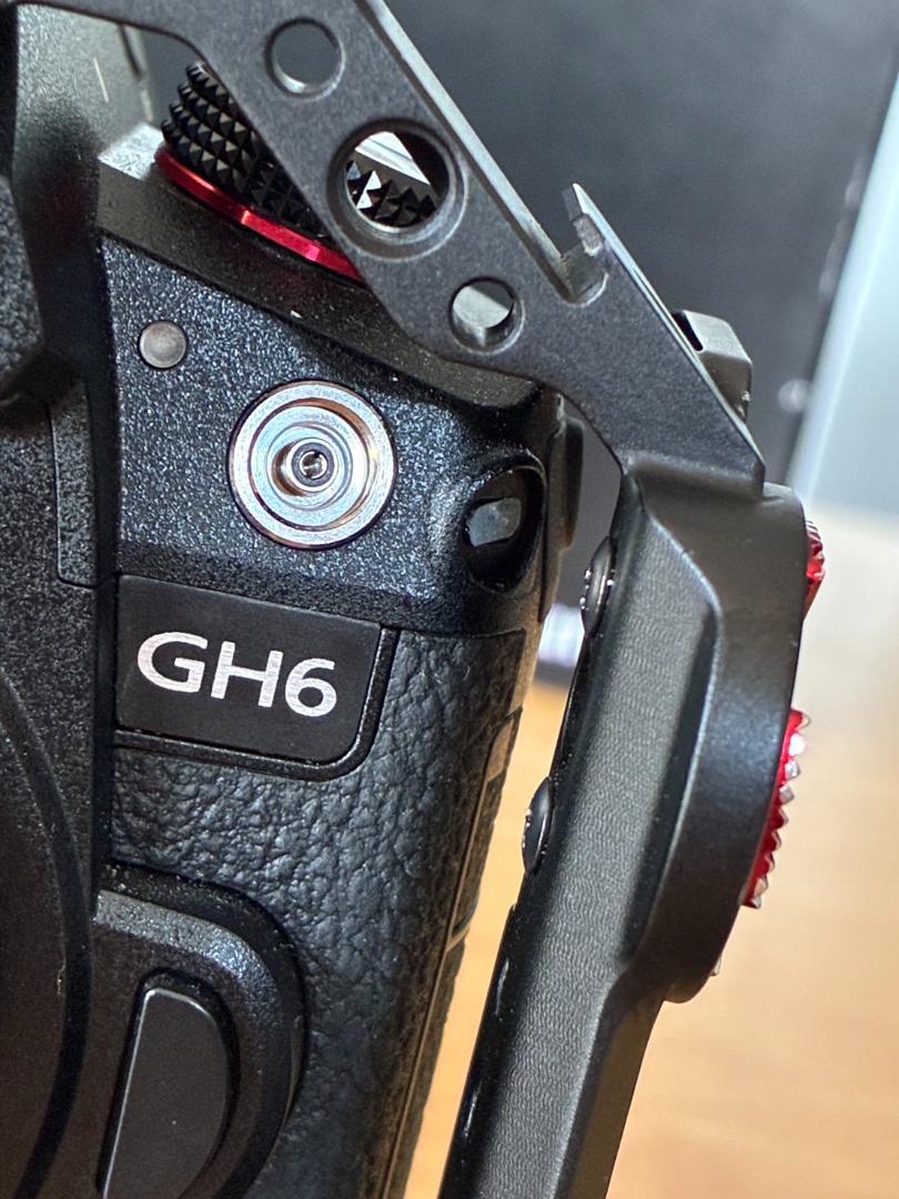 値下げLUMIX GH6 ミラーレス一眼 予備バッテリー4個 フルケージ付 美品