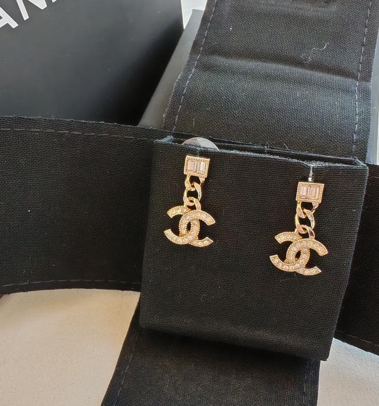 CC ロゴデザイン ドロップピアスCHANEL