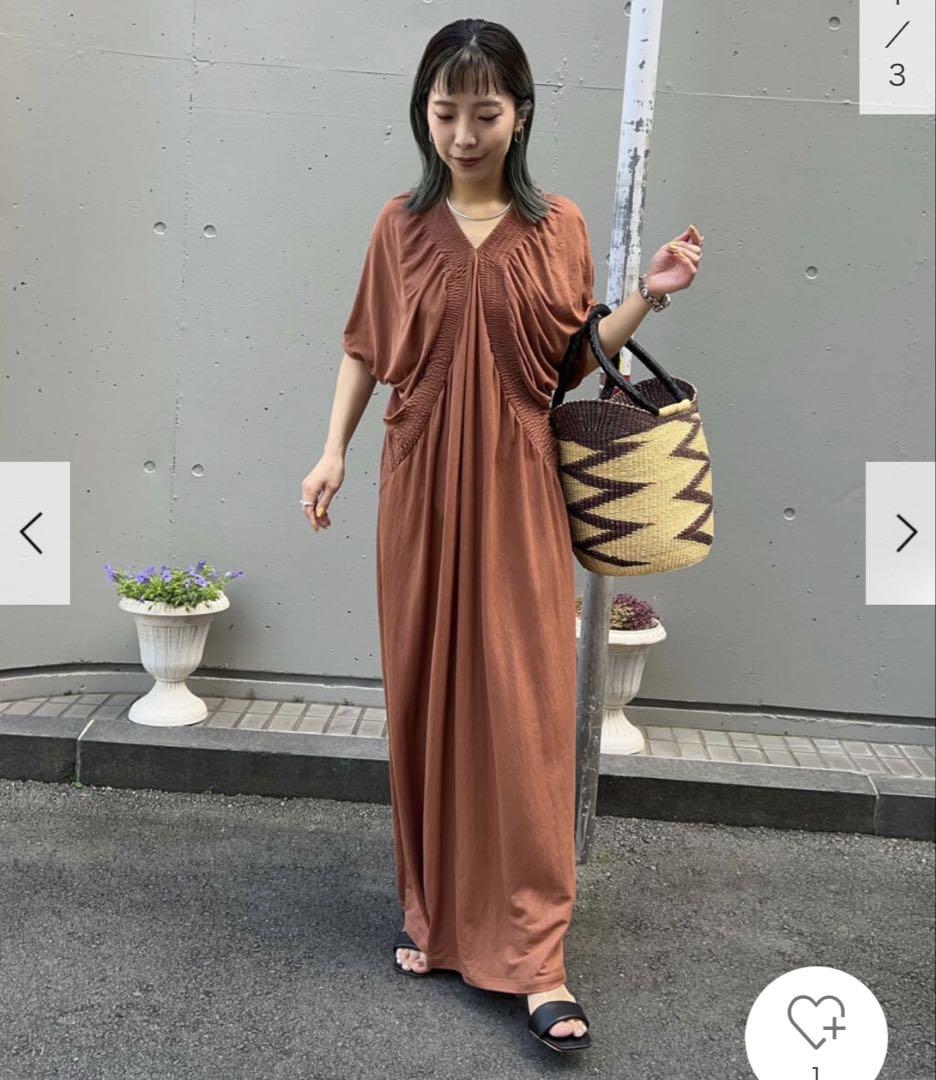 アーバンリサーチ LAATO シャーリングワンピース　ロング　マキシ丈　ブラウン