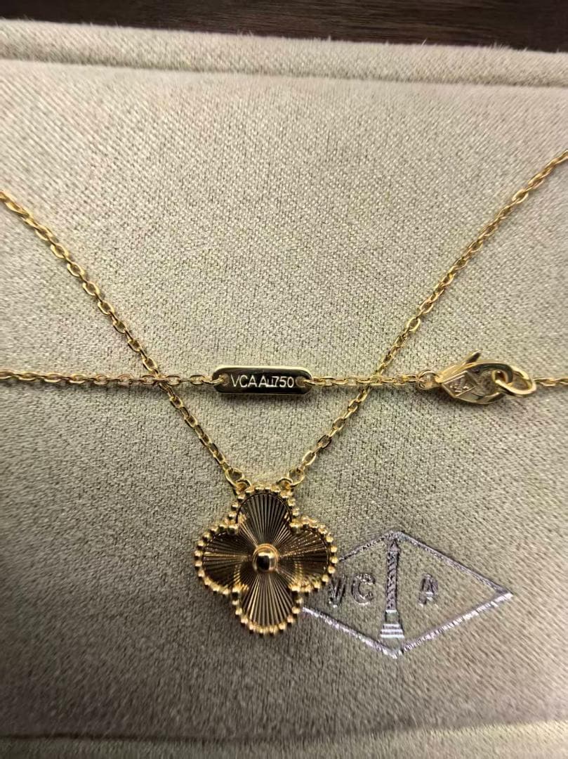 Van Cleef & Arpels フラワーモチーフネックレス Van Cleef & Arpels フラワーモチーフネックレス