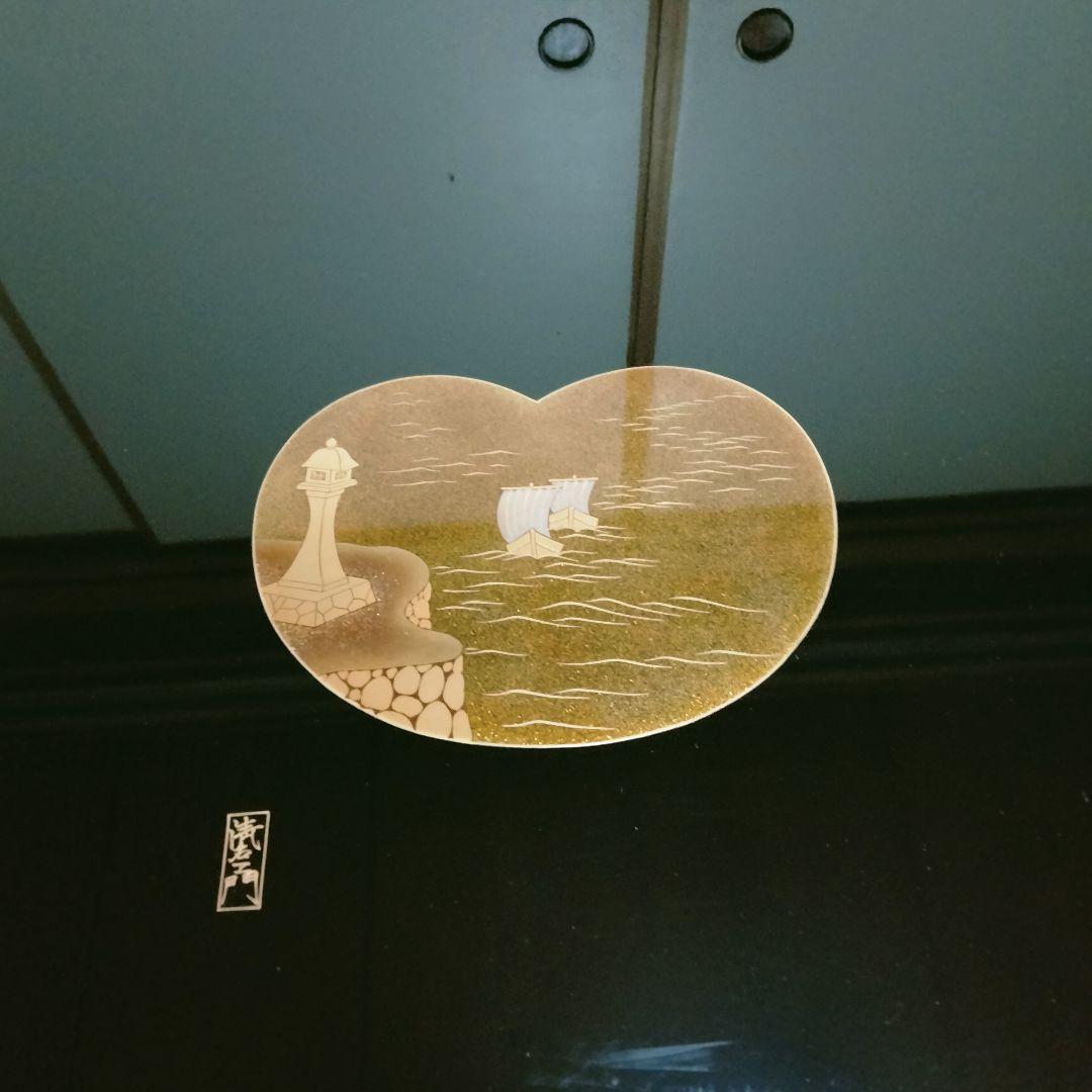 座卓・竹に雀蒔絵は、良く使う両側を乾漆仕上げにした、傷を気