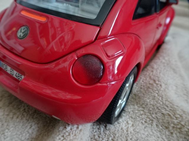 Volkswagen ニュービートル ミニカー 約1/18【Bburago製】