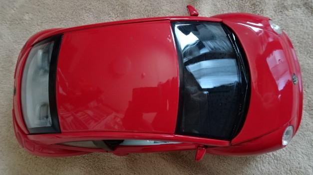 Volkswagen ニュービートル ミニカー 約1/18【Bburago製】