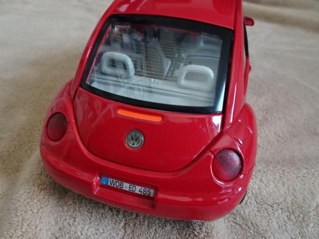 Volkswagen ニュービートル ミニカー 約1/18【Bburago製】