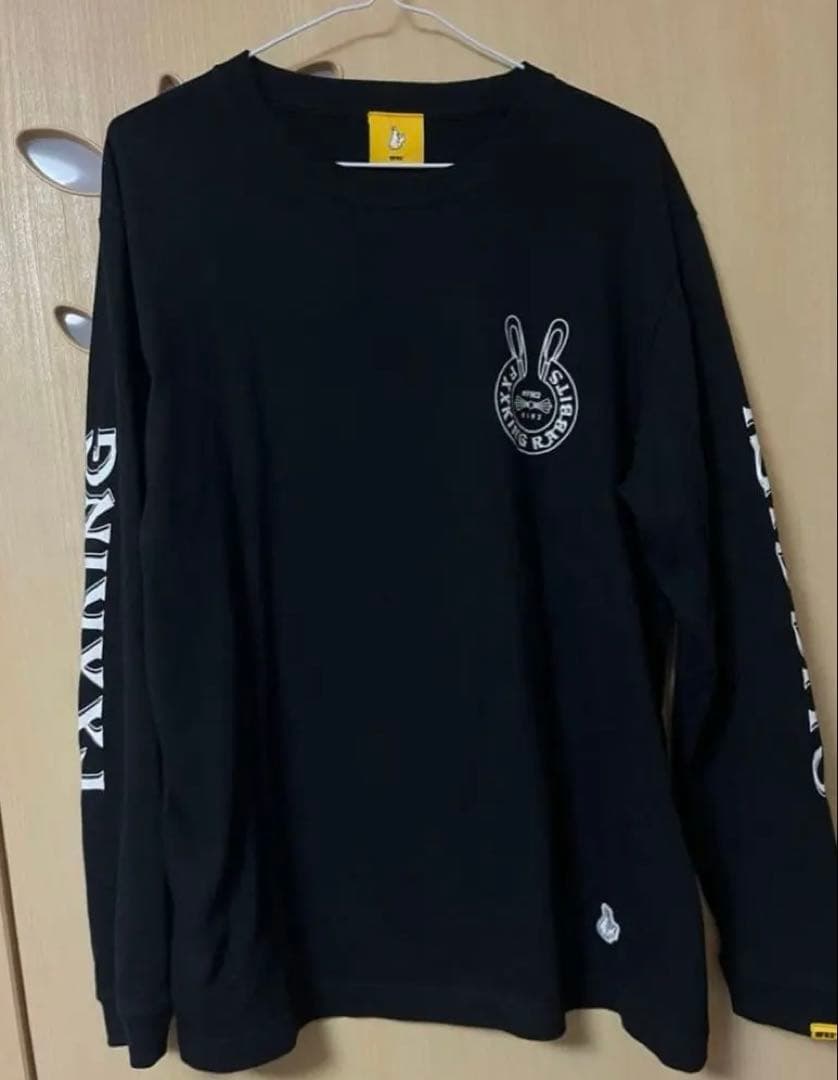 長袖カットソー ブラック ロゴデザイン