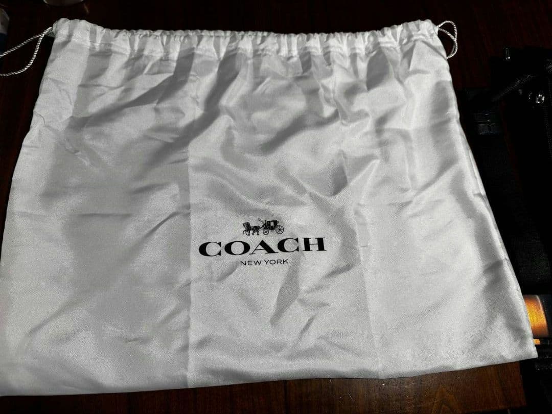 COACH ボディバッグ ブラック　ハワイ　アラモアナ