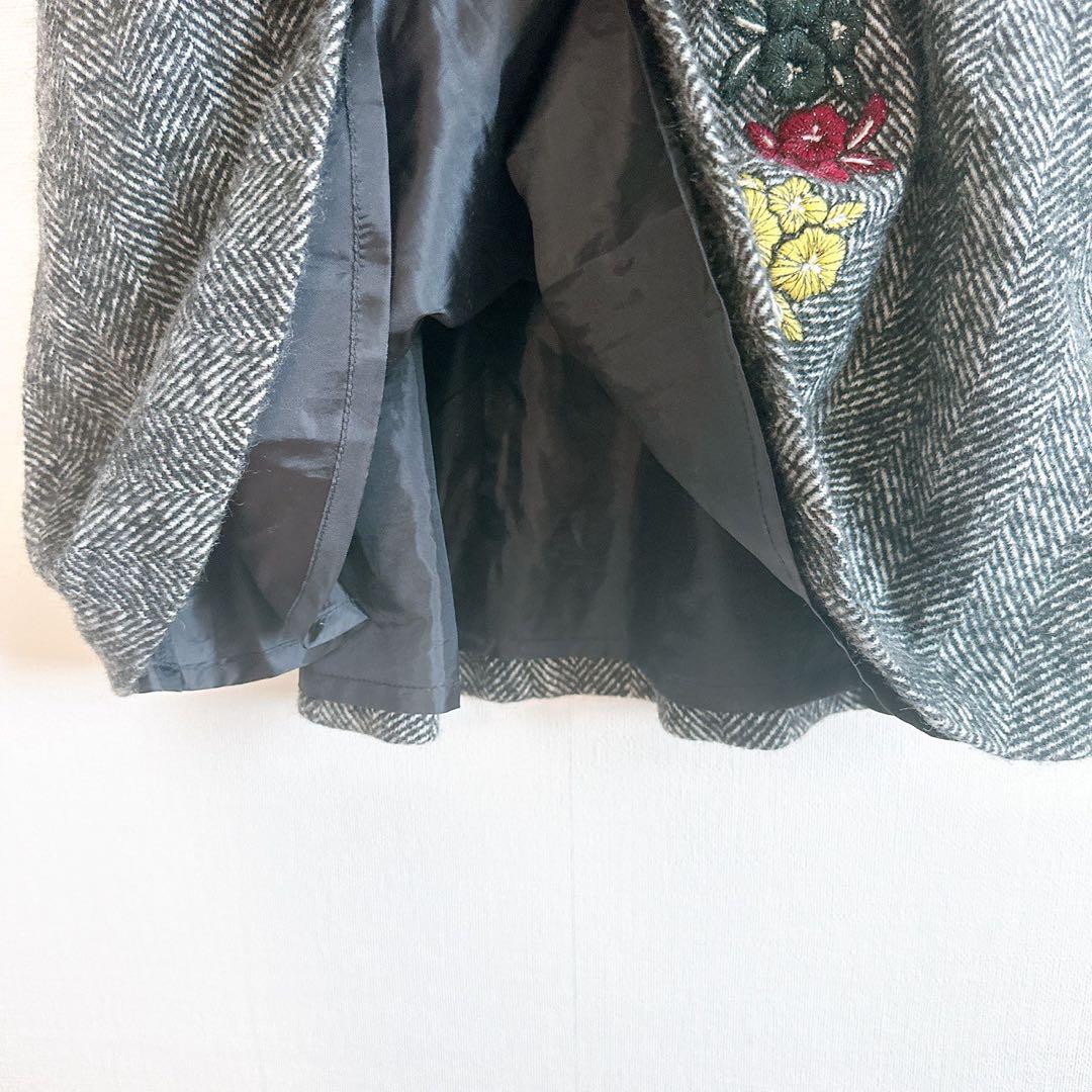 BeBe べべ　日本製フラワー刺繍ヘリンボーンワンピース 130cm【新品】 BeBe べべ 日本製フラワー刺繍ヘリンボーンワンピース 130cm【新品】