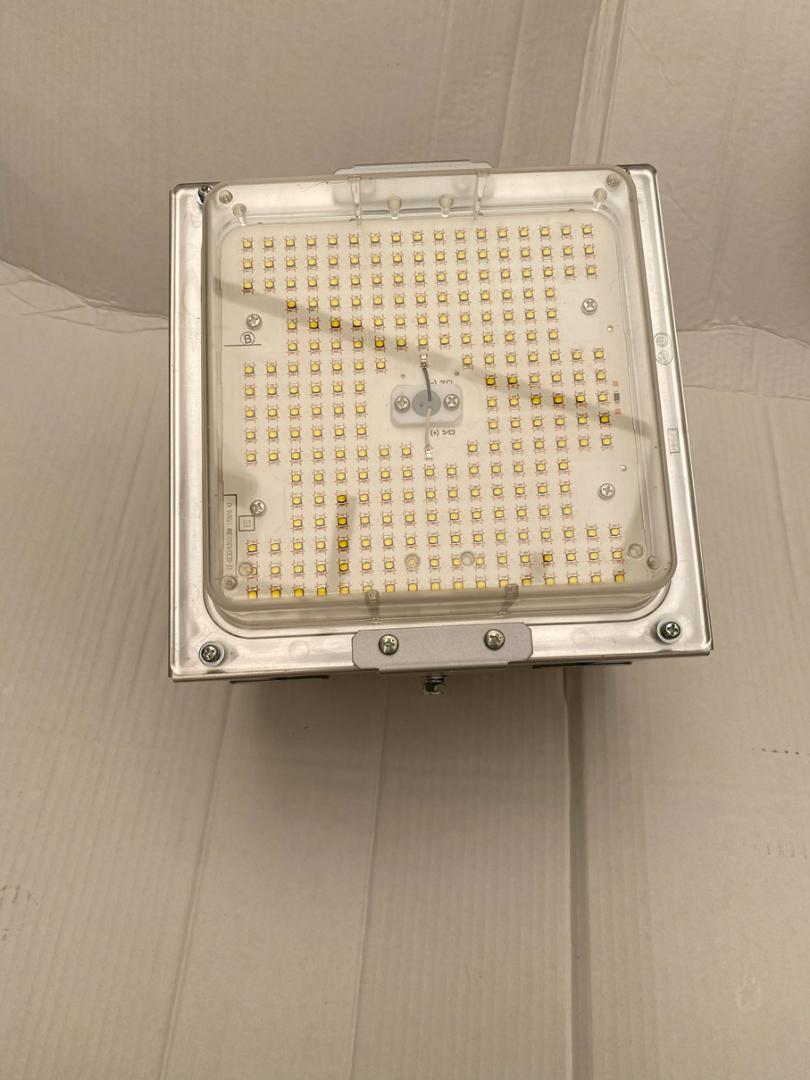 LED投光器 コンパクトデザイン