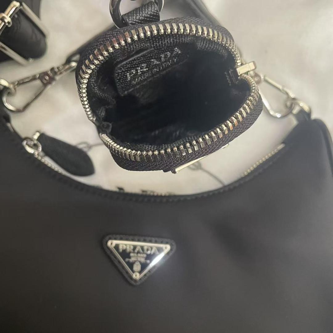 PRADA Re-Edition 2005 Re-Nylon バッグ